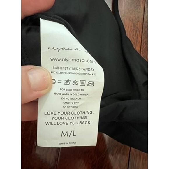 NWT Niyama Sol Criss Cross bra Noir black activewear yoga size M/L - Picture 5 of 5